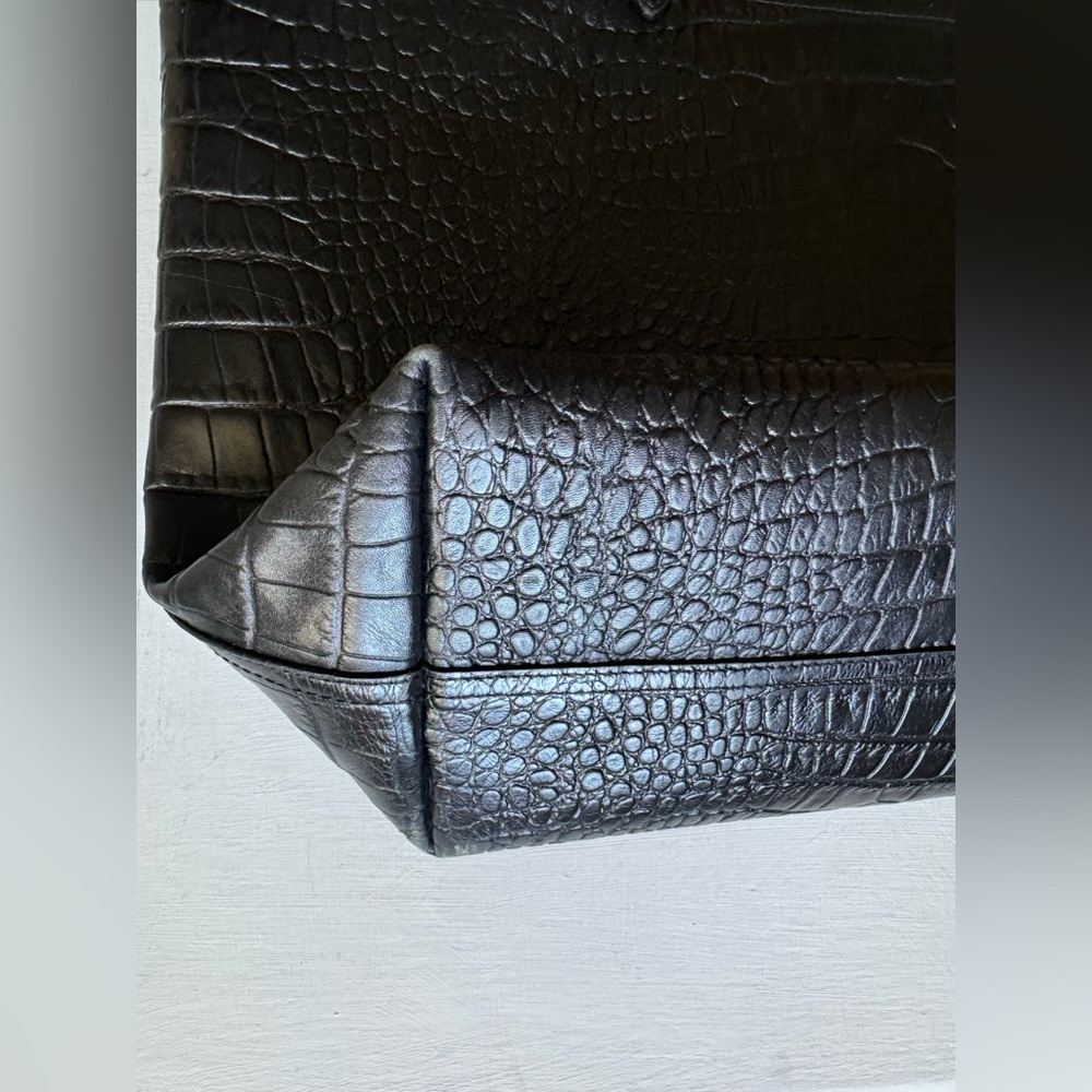 Cuyana Classic Structured Leather Tote Croc Embossed Black - Picture 12 of 17